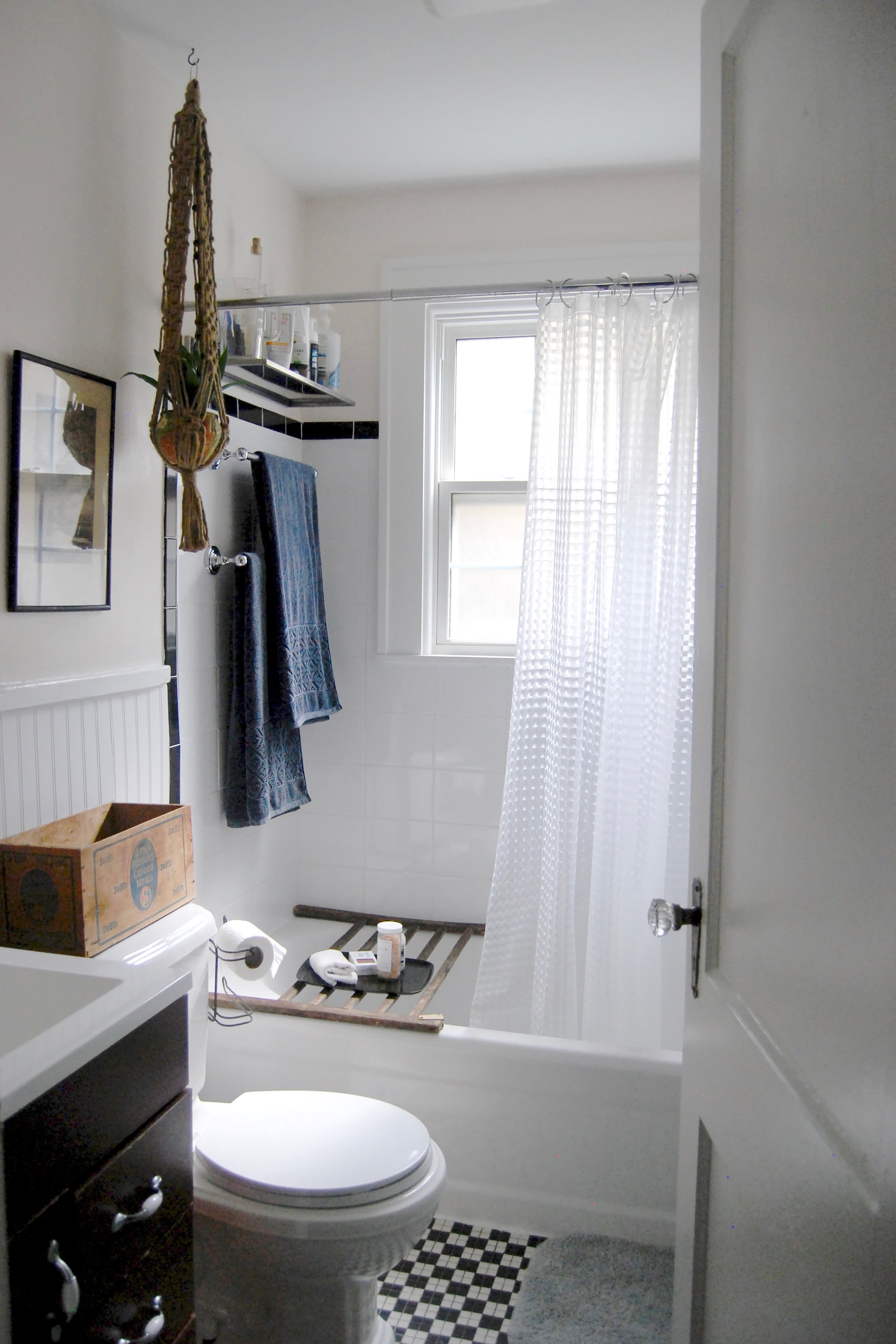 how to hang bath towels on rack